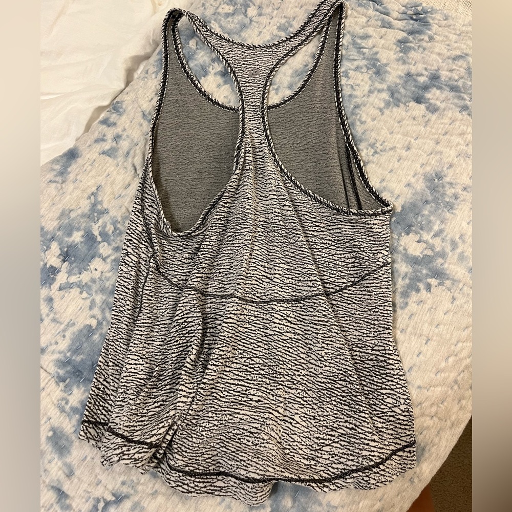 lululemon black and white tank top